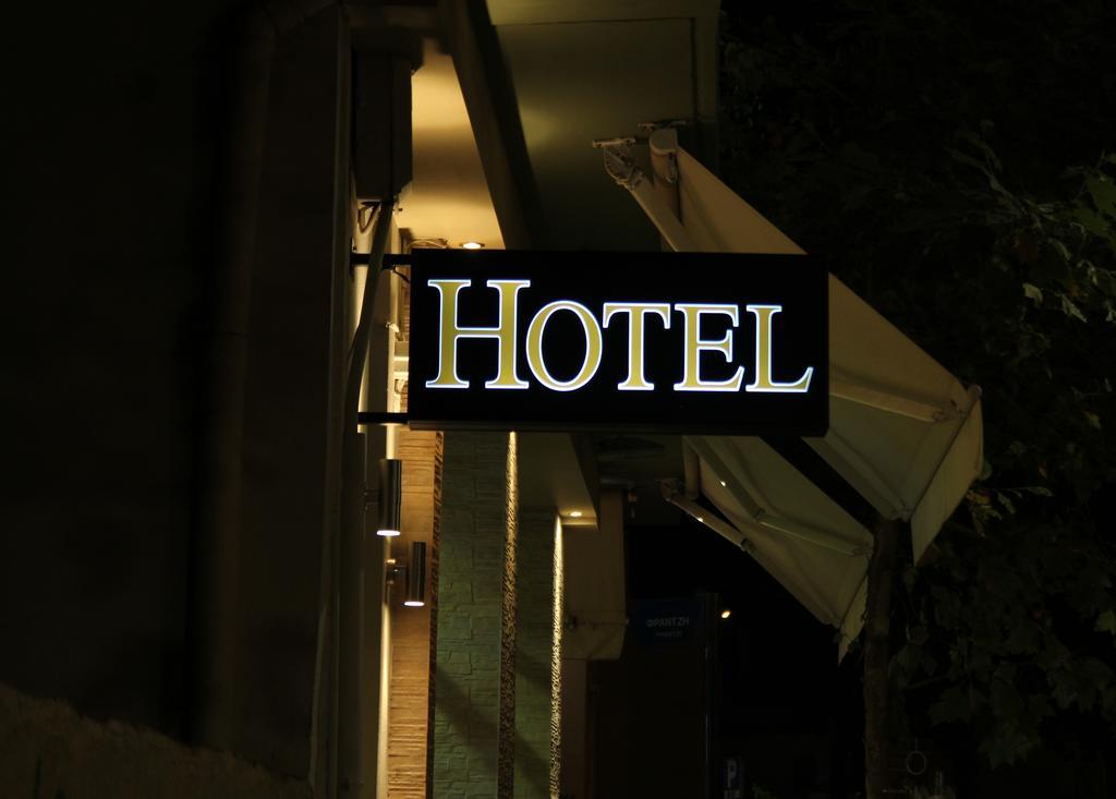 Hotel George Каламата Экстерьер фото